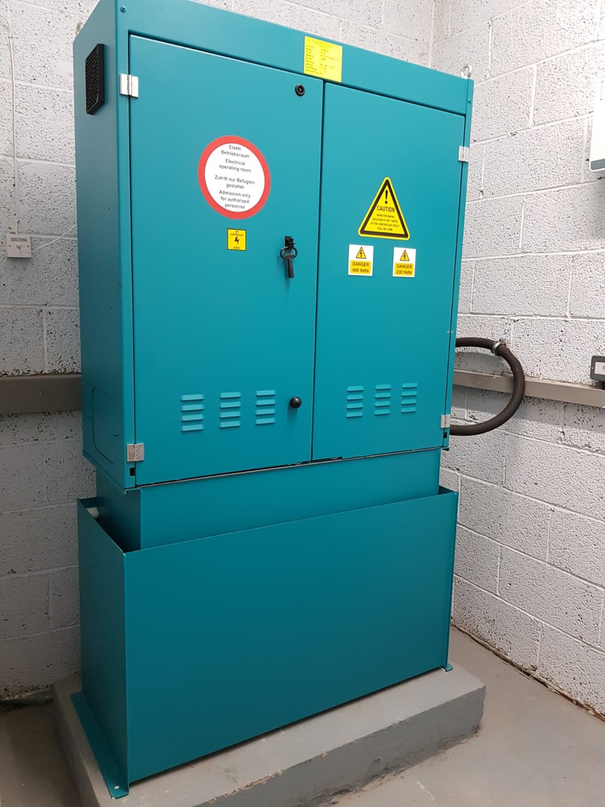 New hydraulic tanks and controller package finished UK Lift